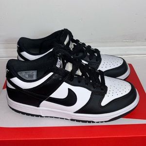 Nike dunks size 4.5 Big kids